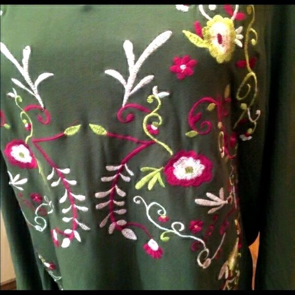 New Directions women's v neck top size PM.   NWT - Picture 3 of 7